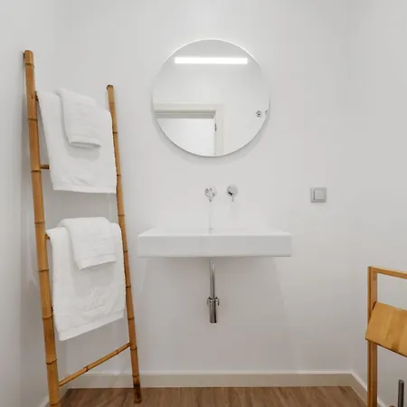 Vira By Kaamah Estreito de Camara de Lobos