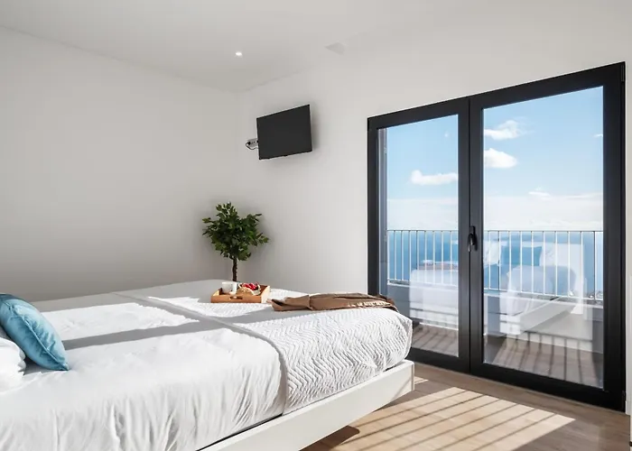 Vira By Kaamah Estreito de Câmara de Lobos